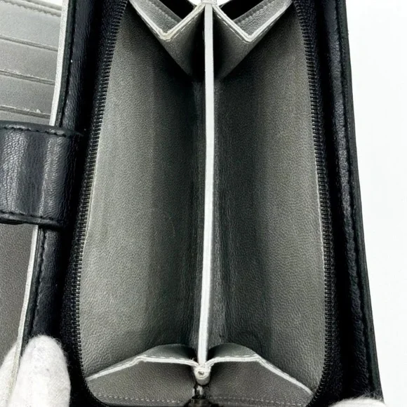 Chanel Camellia Compact Black Bi-fold wallet - Picture 11 of 11